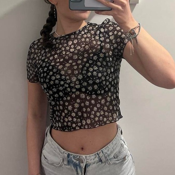 H&M Daisy Print Crop Top - Picture 3 of 13